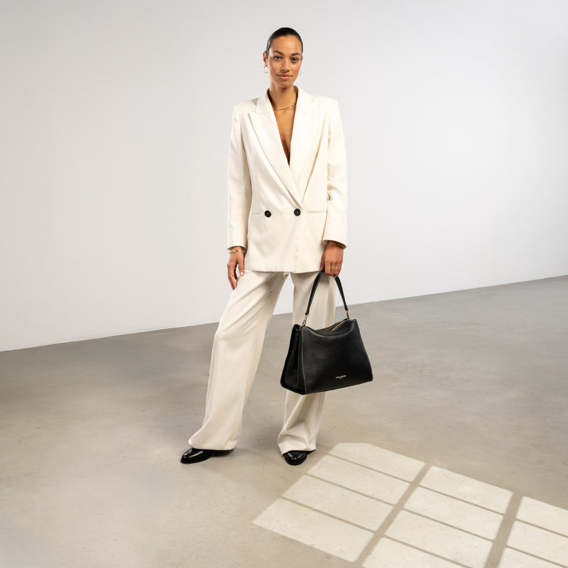 Isabel Bernard Honoré Emma Schoudertas Zwart IB21134-001-zoom-