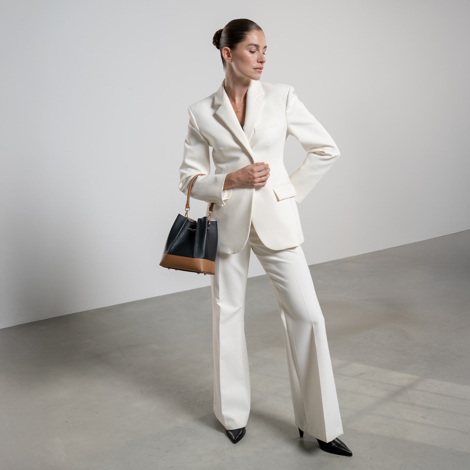 Isabel Bernard Femme Forte Minette Black Calfskin Handbag IB21114-001