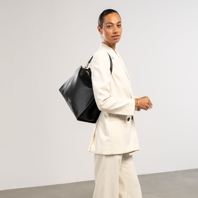 Isabel Bernard Honoré Emma Schoudertas Zwart IB21134-001-zoom-