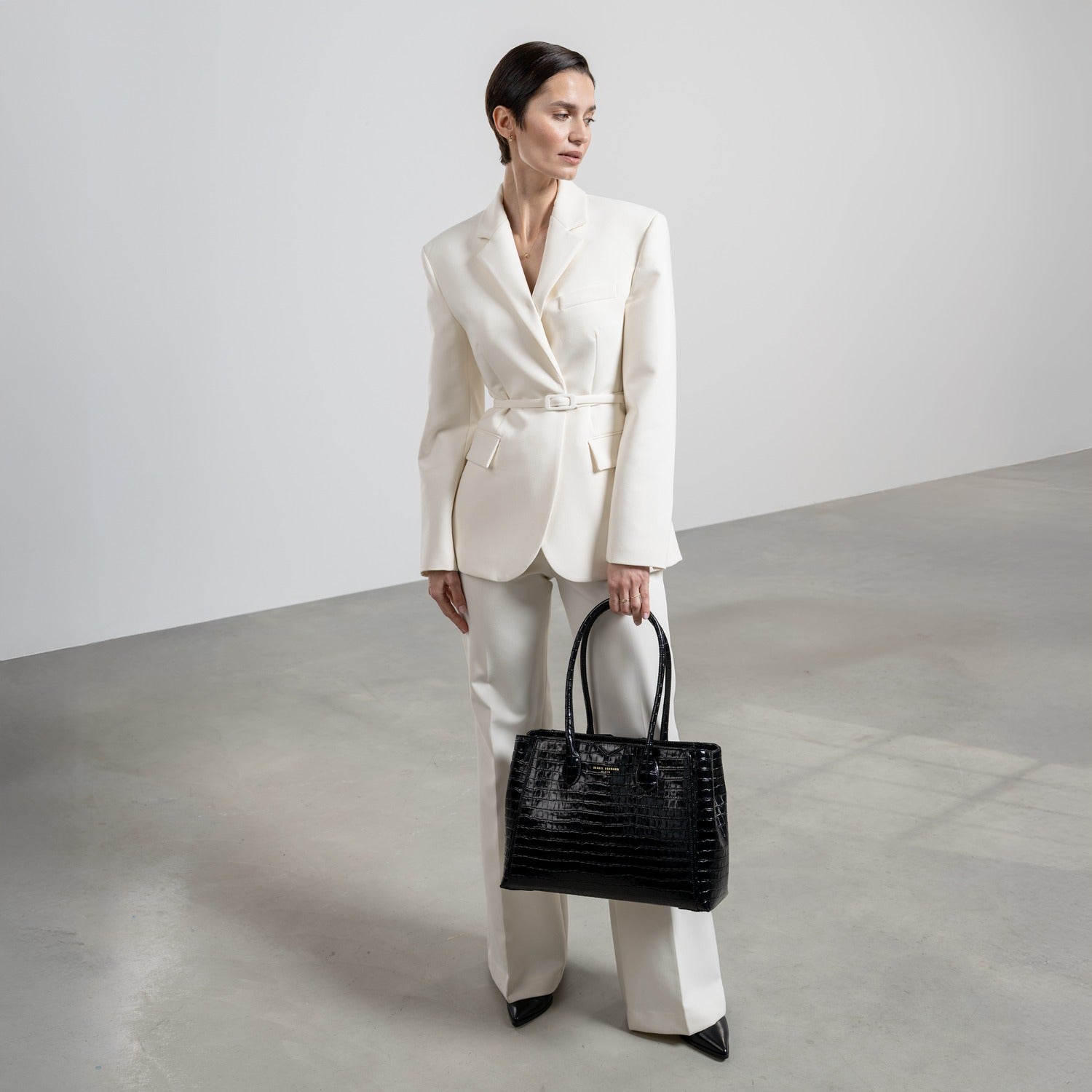 Isabel Bernard Honoré Cloè Black Croco Handbag IB25007