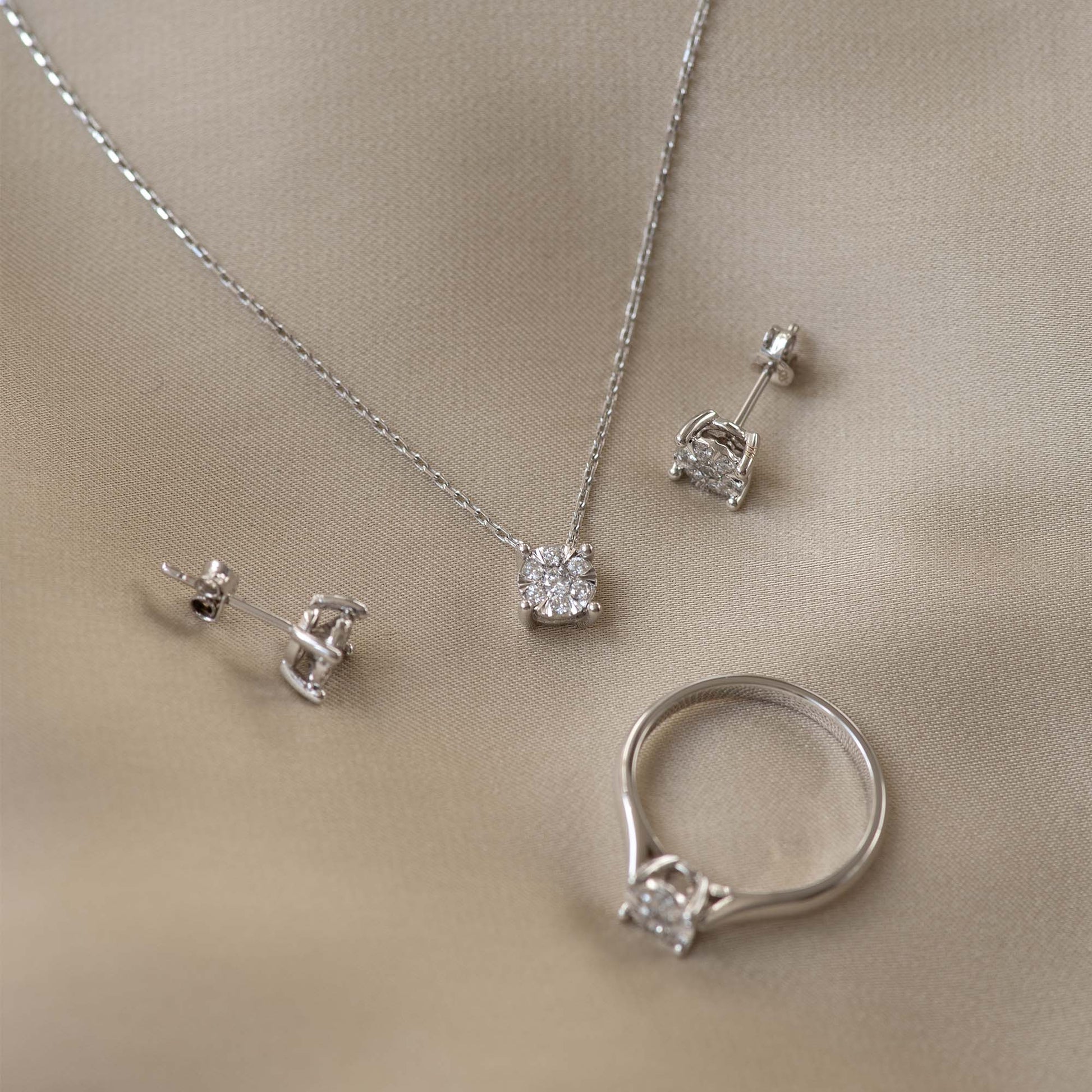 Isabel Bernard De la Paix Hanaé 14 Carat Whitegold Ear Studs | diamond 0.28 ct | IBD360014