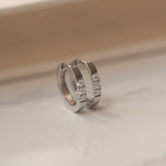 Isabel Bernard De la Paix Madeline 14 Carat Whitegold Hoop Earrings | diamond 0.15 ct | IBD360017