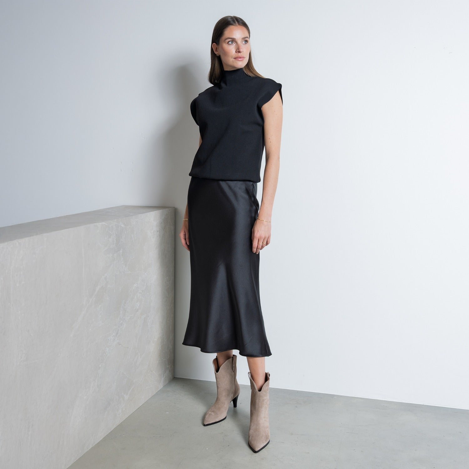 Isabel Bernard Vendôme Louane Taupe Suede Boots IB53009-178-40