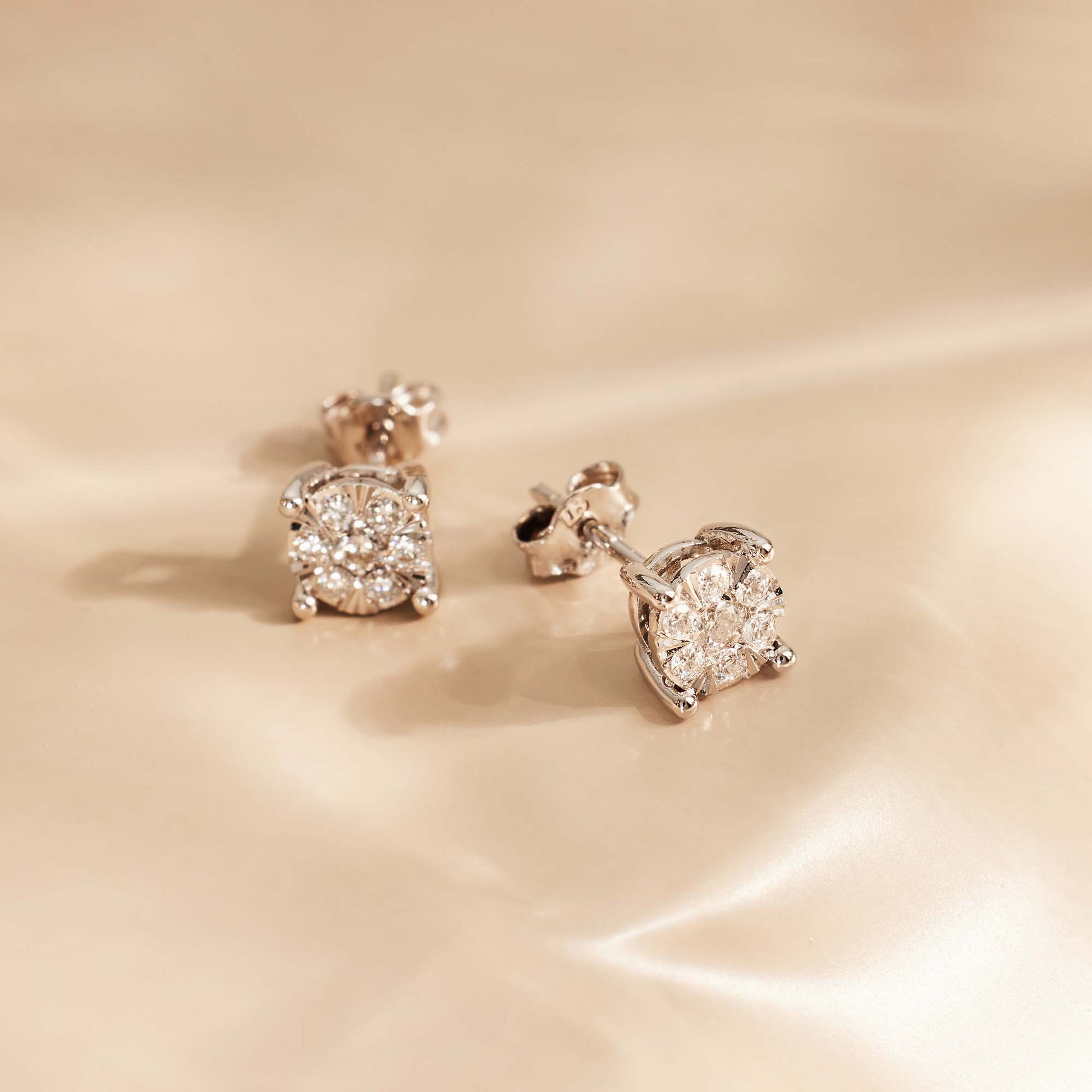 Isabel Bernard De la Paix Hanaé 14 Carat Whitegold Ear Studs | diamond 0.16 ct | IBD360016