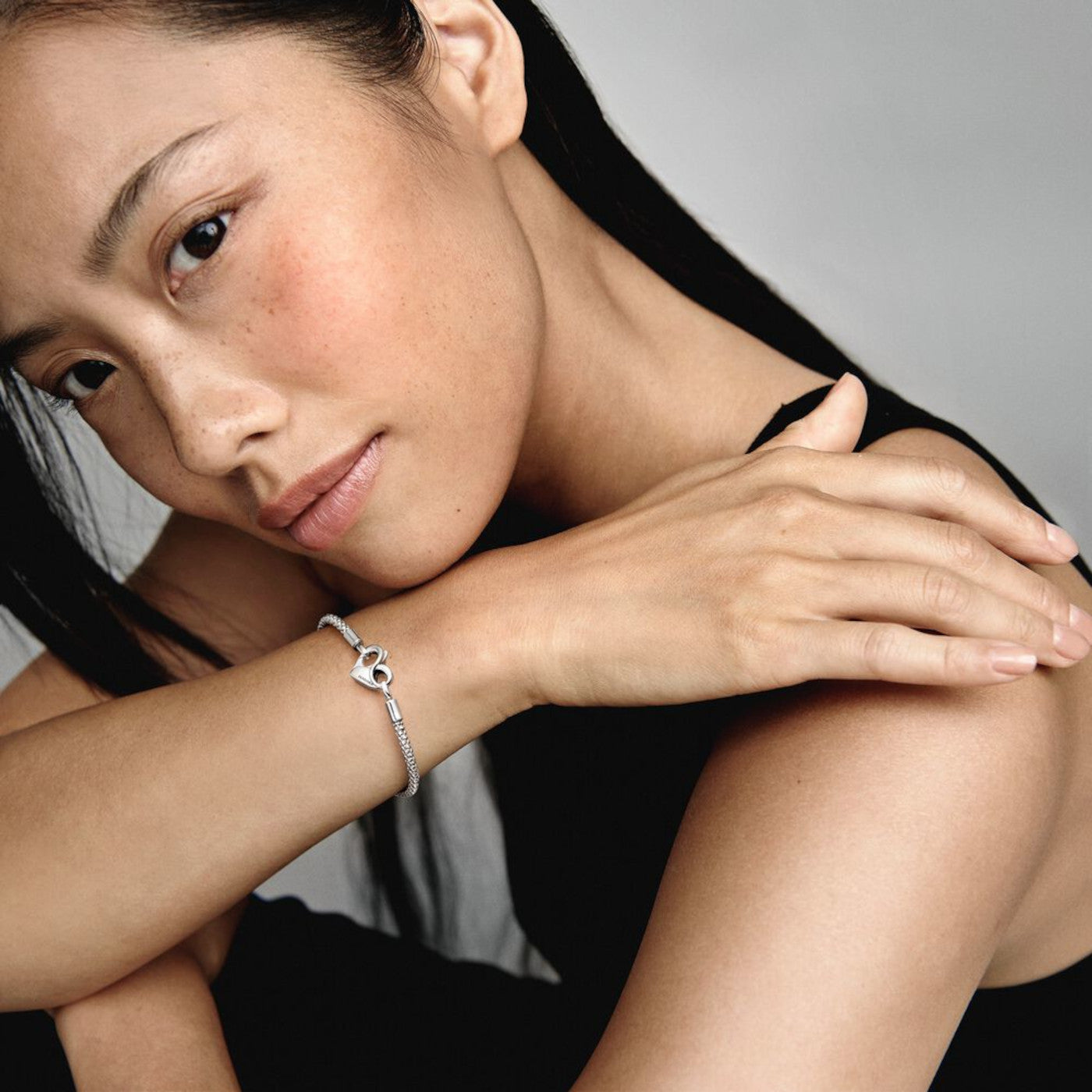 Pandora Moments 925 Sterling Silver Heart Claps Bracelet 592453C00-17