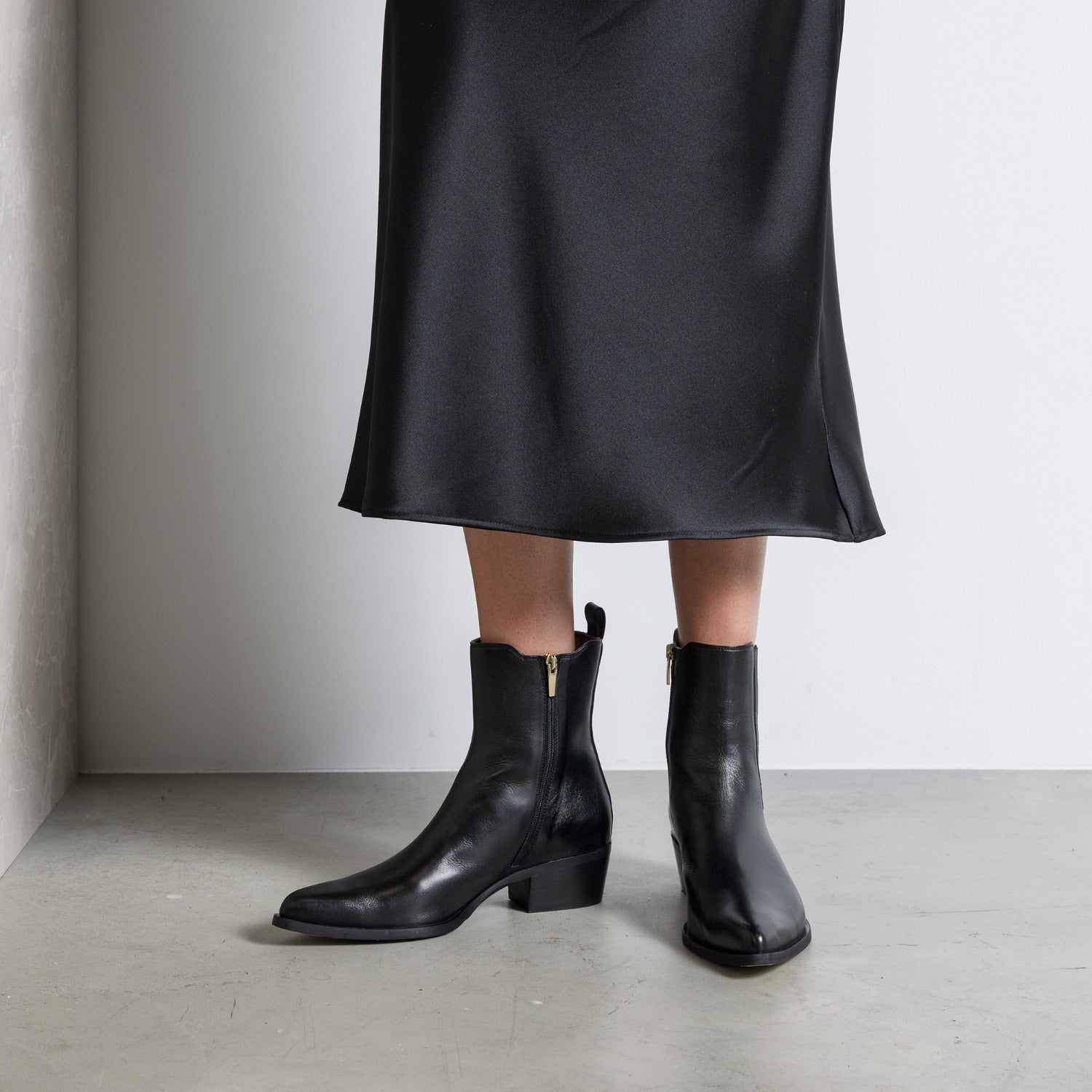 Isabel Bernard Vendôme Amandine black calfskin leather boots IB53010-001-38